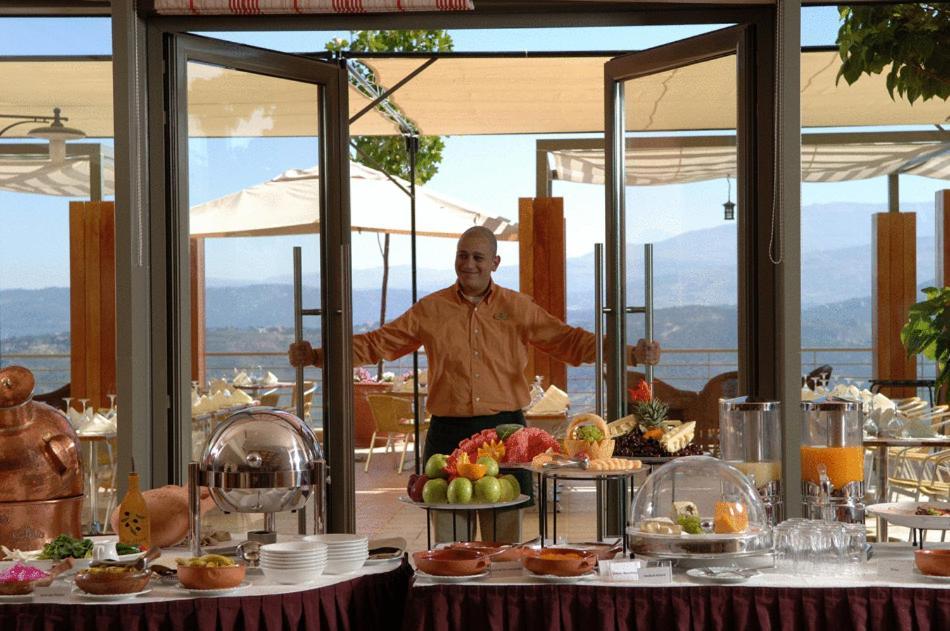 Safir Bhamdoun Hotel Restaurant photo