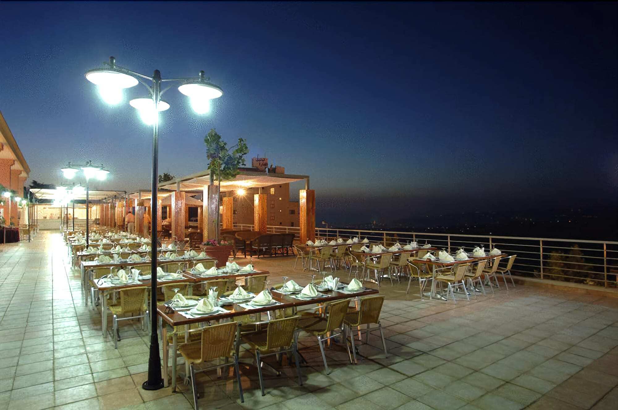 Safir Bhamdoun Hotel Restaurant photo